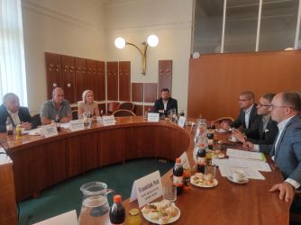 Jednání Asociace OBNOVA 2024+ s ministrem zemědělství a zástupci ministerstva životního prostředí: v Krnově jsme si shrnuli plánovaná protipovodňová opatření a pozemkové úpravy v krajině